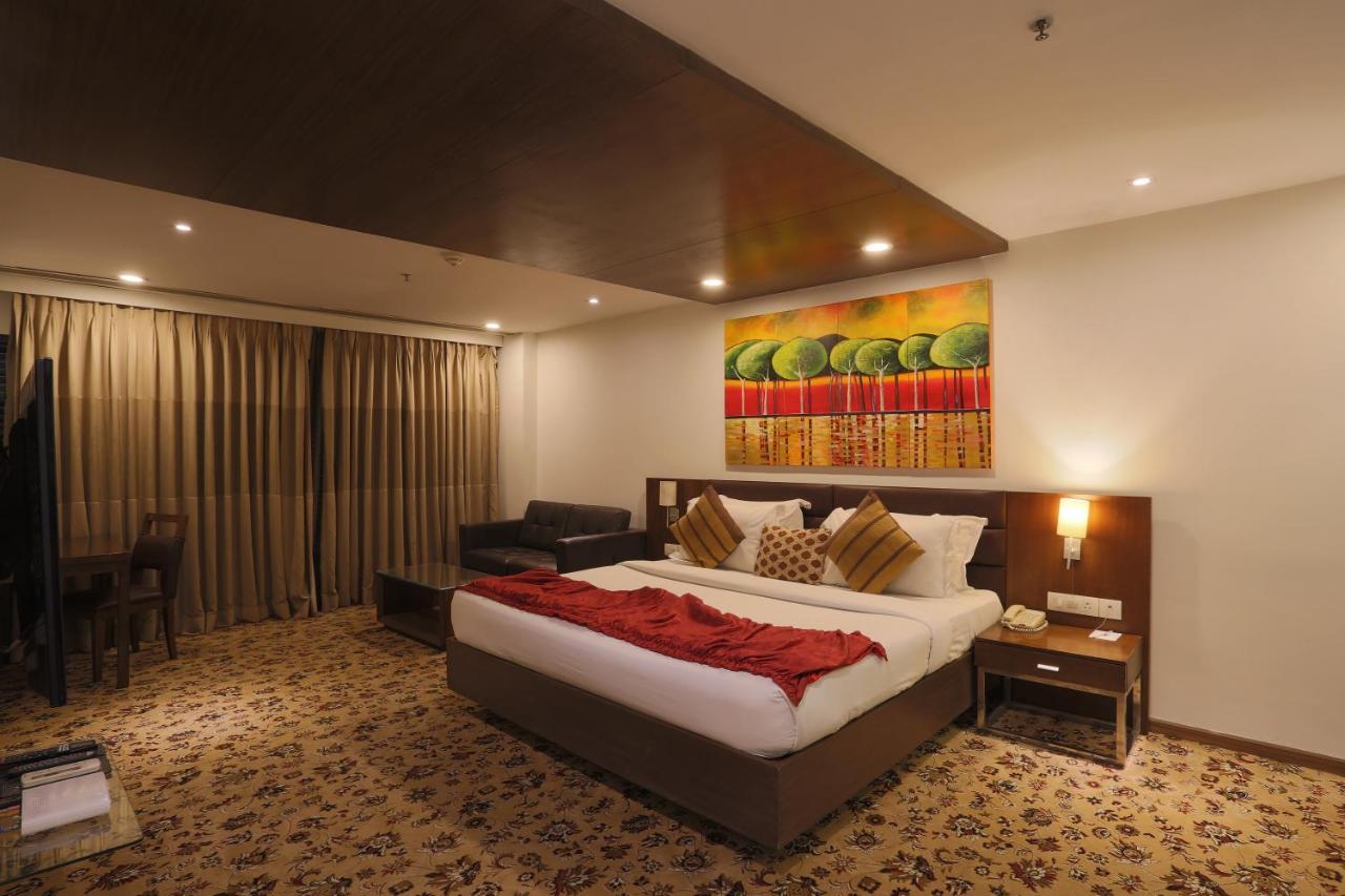 Ymca International Centre Hotel Ahmedabad Buitenkant foto