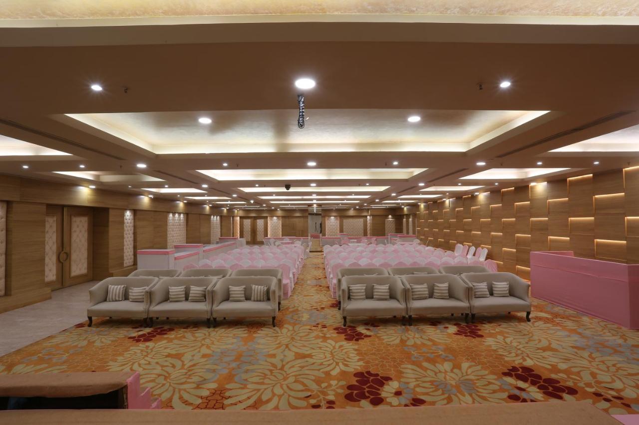 Ymca International Centre Hotel Ahmedabad Buitenkant foto