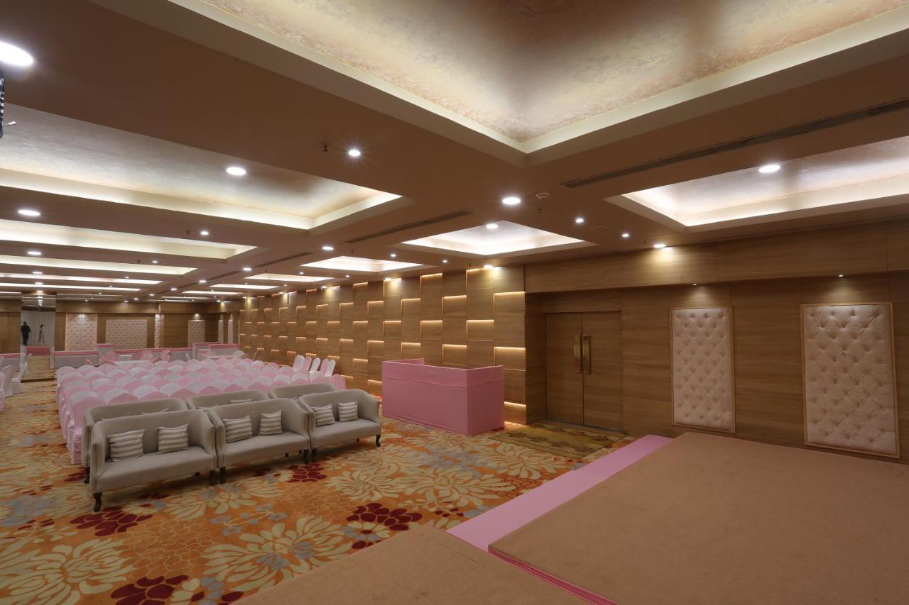 Ymca International Centre Hotel Ahmedabad Buitenkant foto