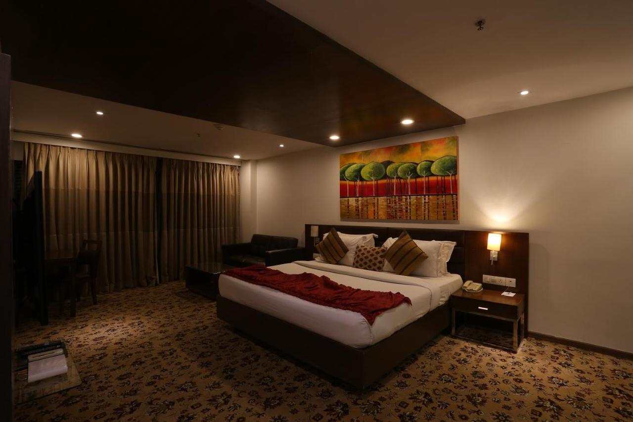 Ymca International Centre Hotel Ahmedabad Buitenkant foto