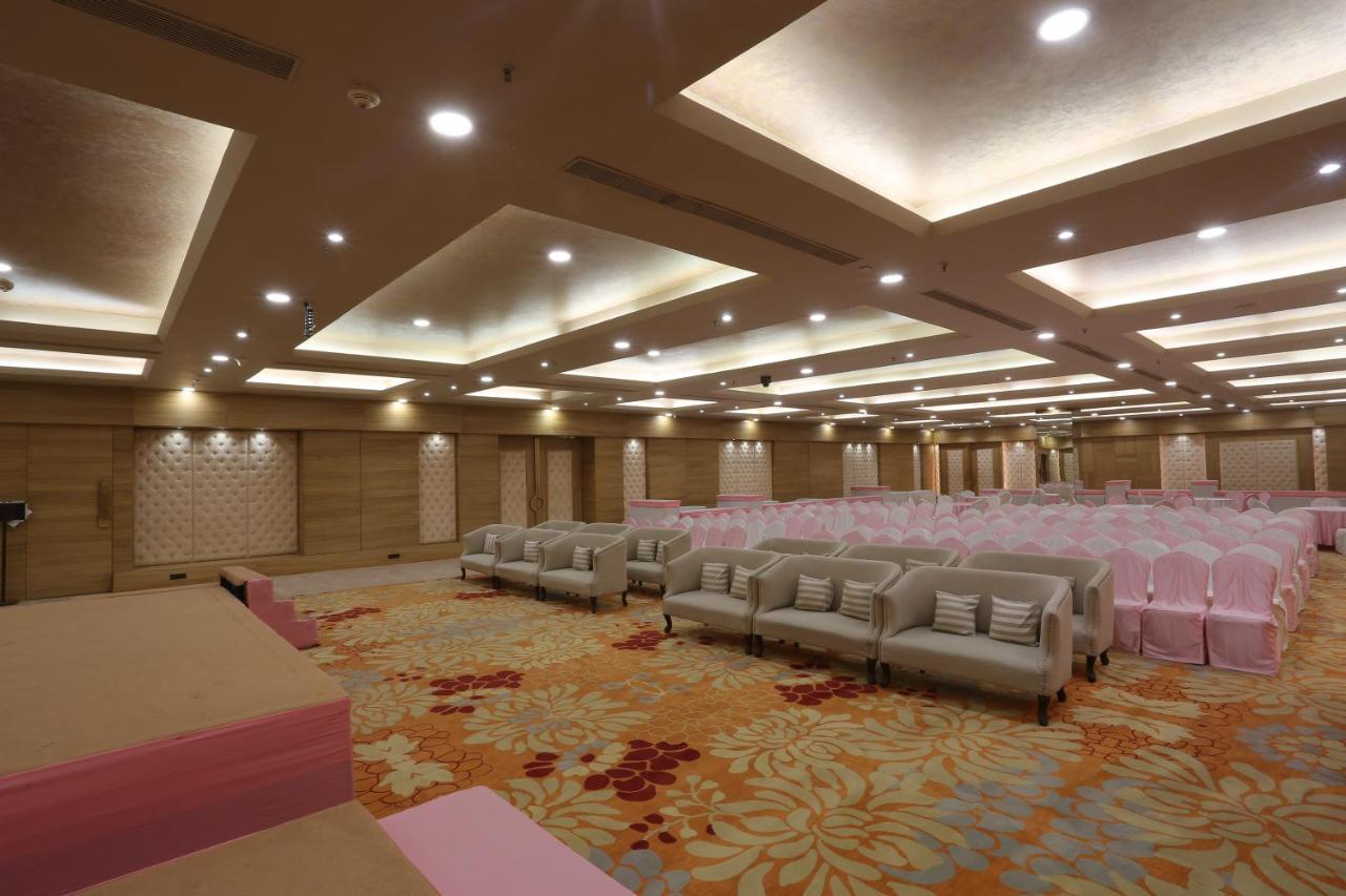 Ymca International Centre Hotel Ahmedabad Buitenkant foto