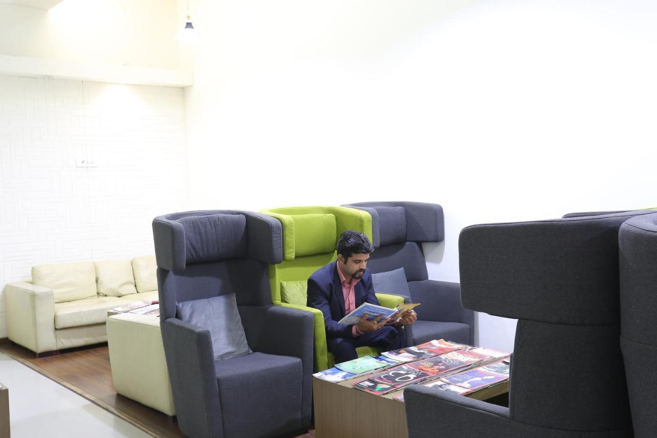 Ymca International Centre Hotel Ahmedabad Buitenkant foto